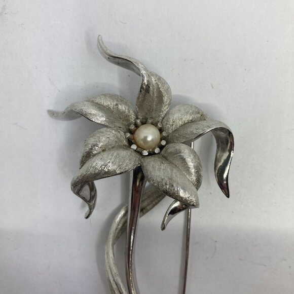 Vtg BOUCHER ? brushed rhodium lily flower 3  3/4"  brooch - Picture 2 of 3